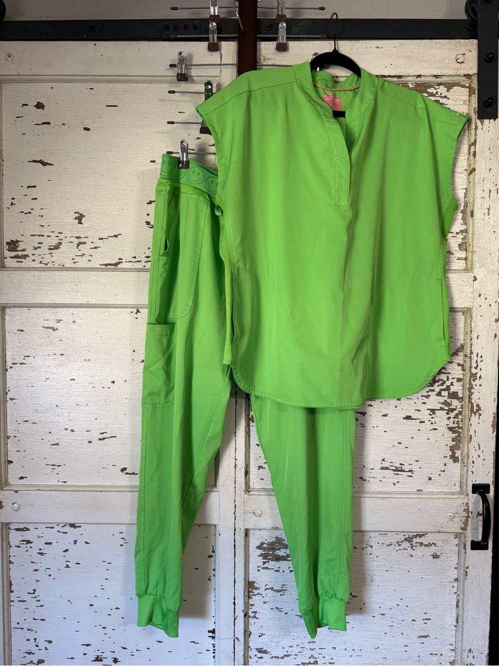 Ava Therese Women’s Bright Green Jogger Scrub Pants - size large worn 1x